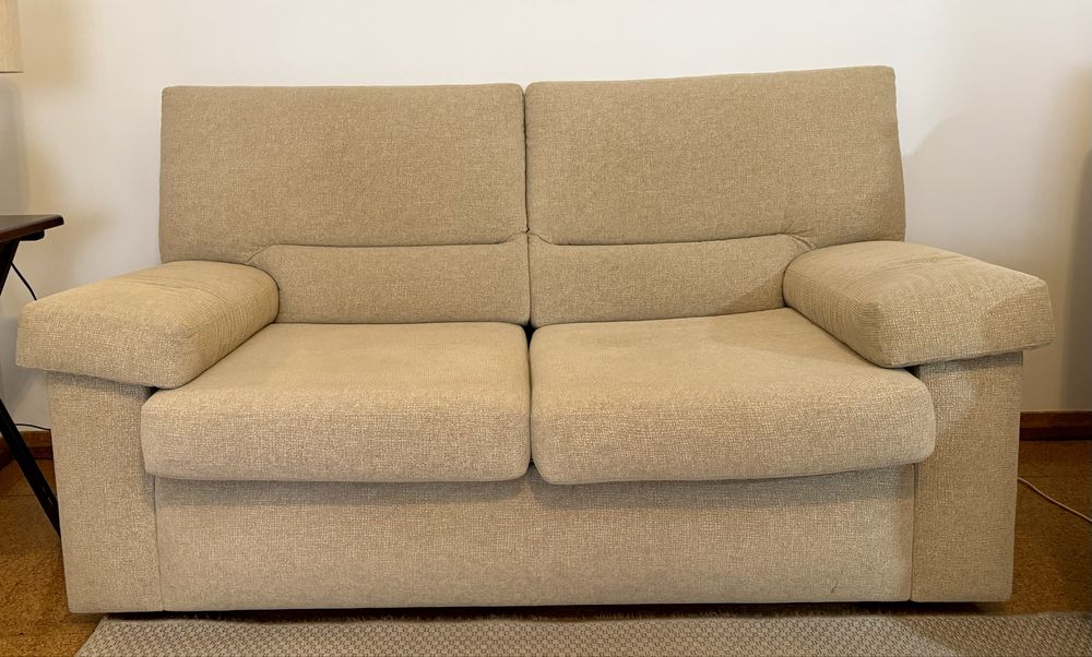 Sofá de 2 lugares em bom estado