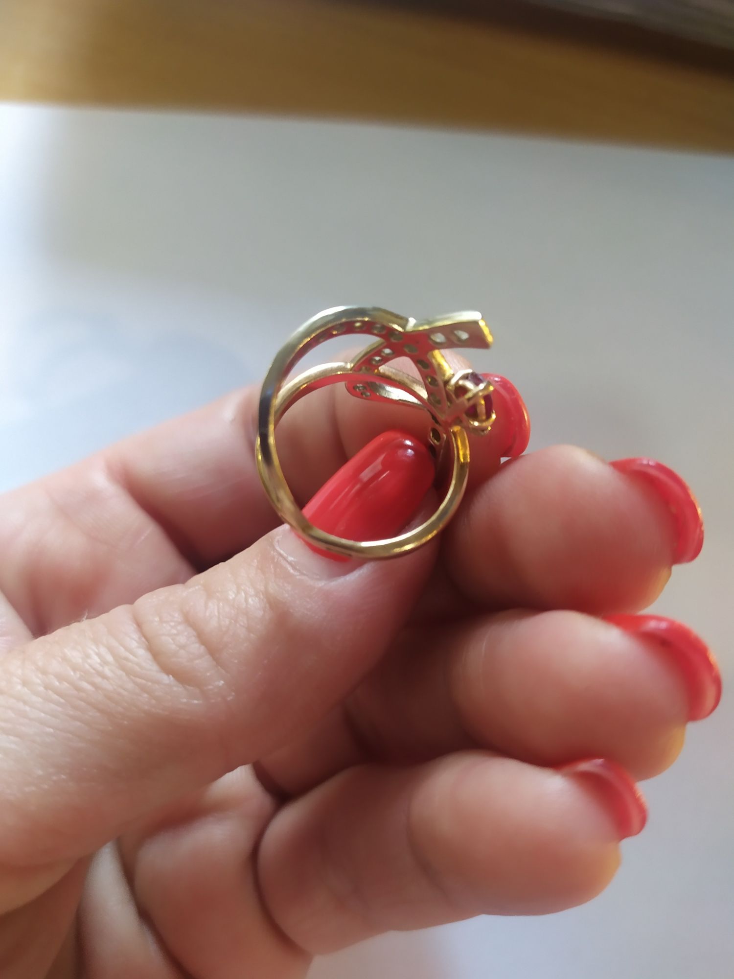 Золотое кольцо 16 размер, 4.06 грамма