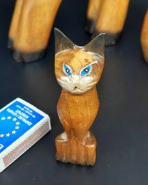 Rzeźbiona figurka z drewna kot hobby kolekcje vintage