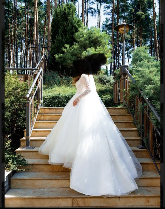 Продаю весільну сукню