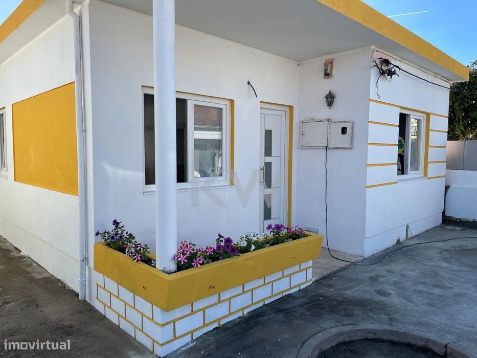 Moradia T2 Térrea totalmente remodelada com terreno de 900m2 na Vista