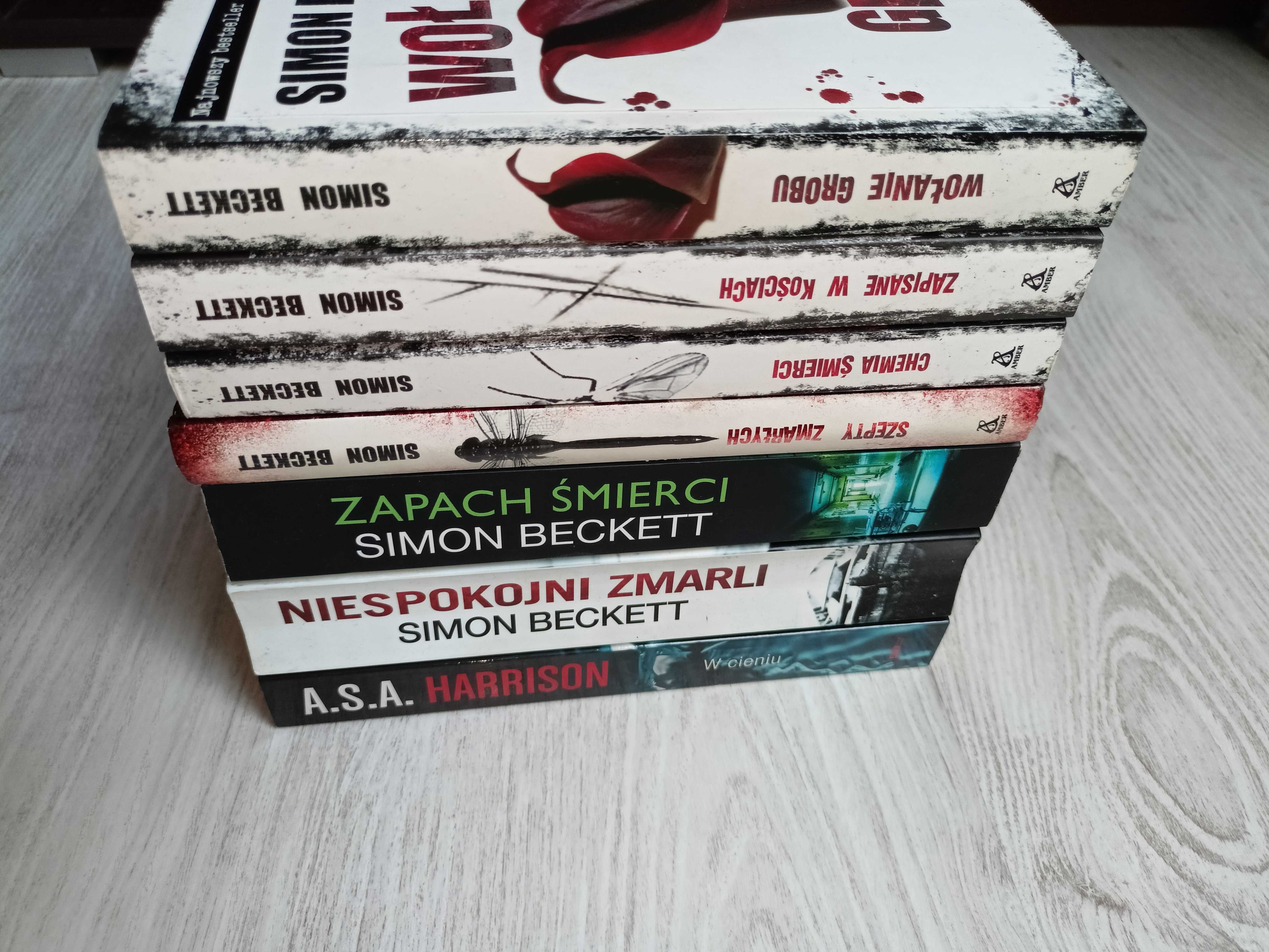 Simon Beckett Szepty zmarłych Niespokojni Zapach Wołanie grobu Chemia