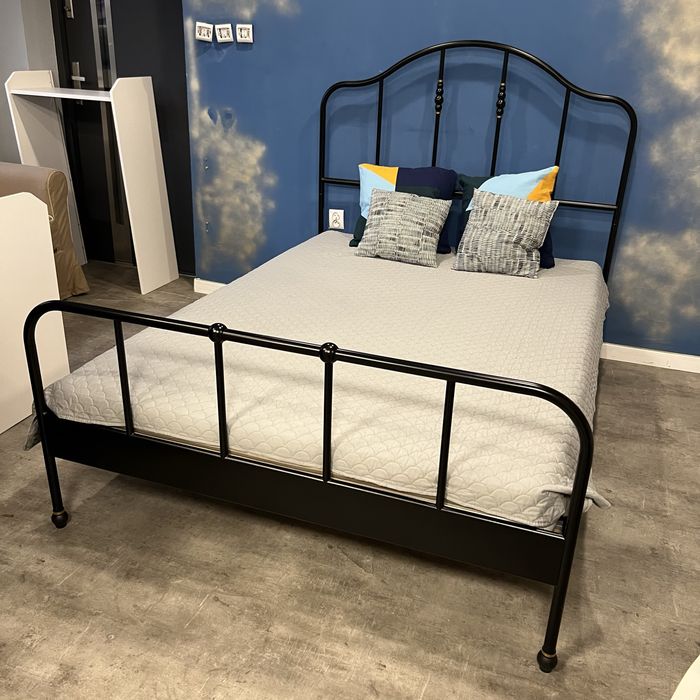 Metalowe łóżko Ikea Sagstua stelaż i materac