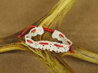 Bransoletka z koronki bawełna ecru sznurek koraliki czerwony handmade