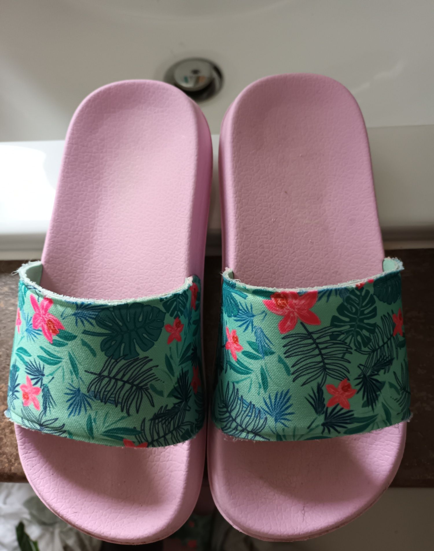 Buty lakierowane czarne 33 plus klapki