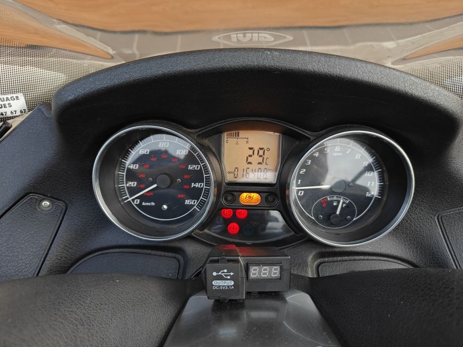 Aprilia Piaggio MP3 300 r. 2011 na kat B L5E