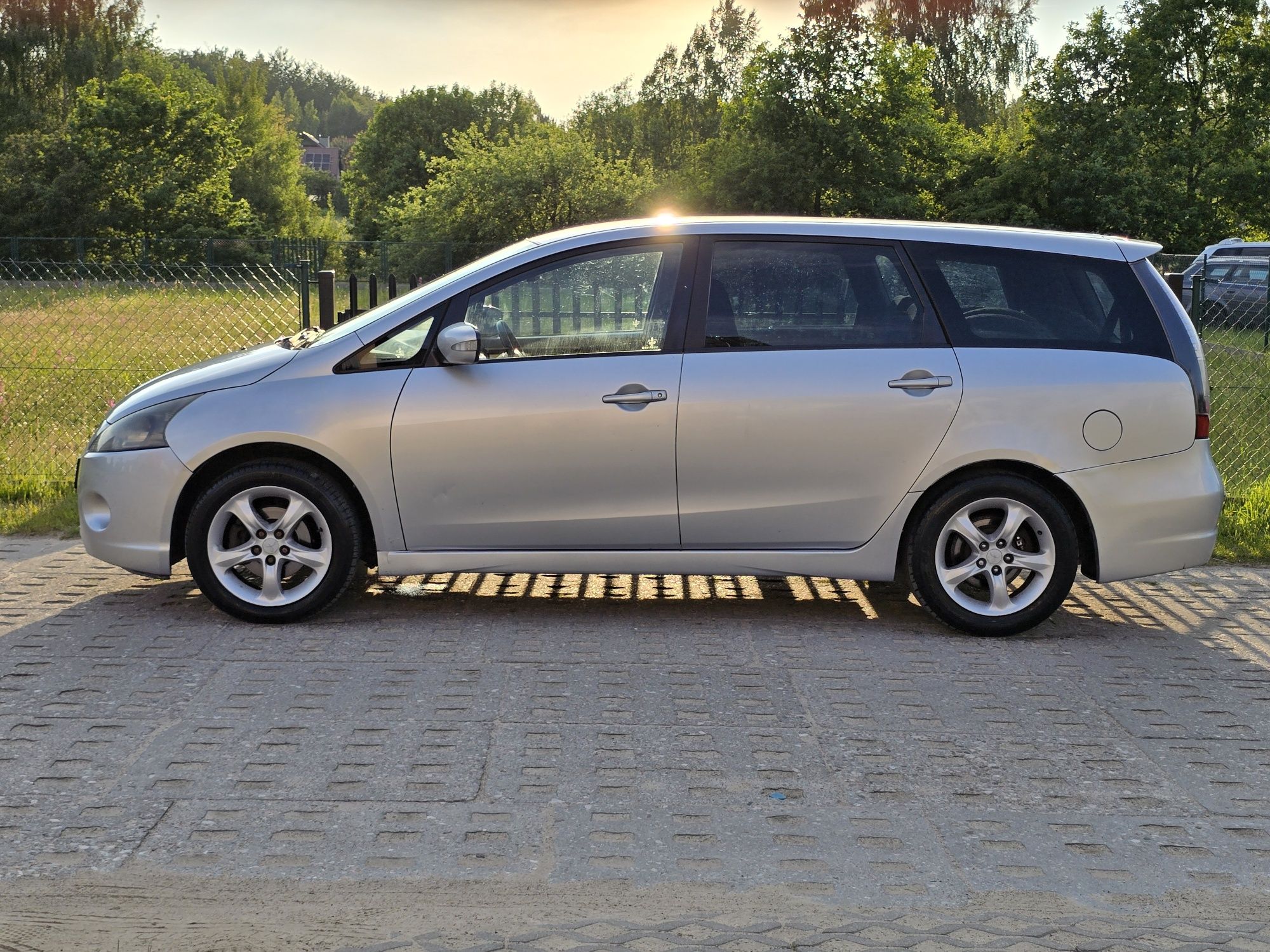 Mitsubishi Grandis 2.0 diesel, 2006r, 7 osobowy, hak, 6 biegów, klima