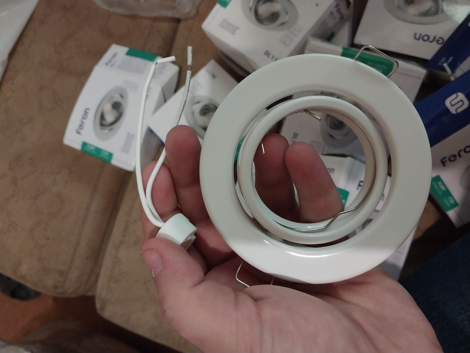 Светильник. Вбудований світильник поворотний