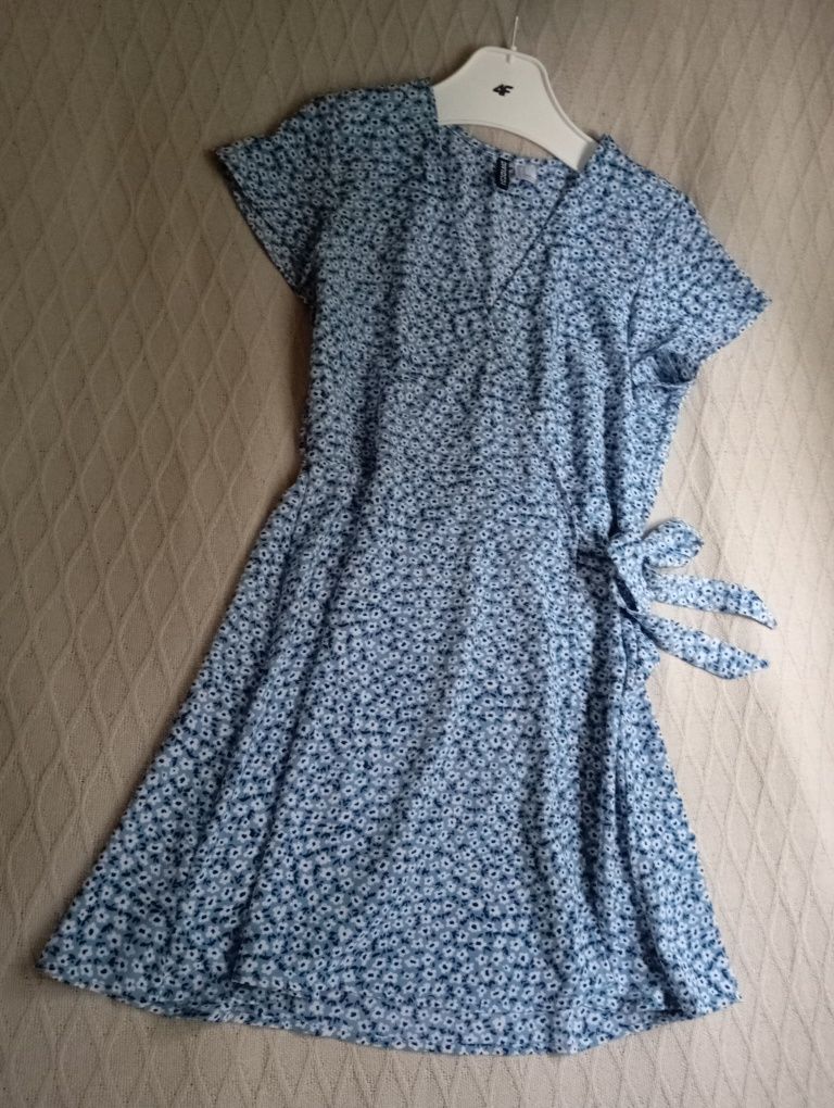 H&M L-XL śliczna niebieska krótka sukienka mini w kwiaty kwiatuszki