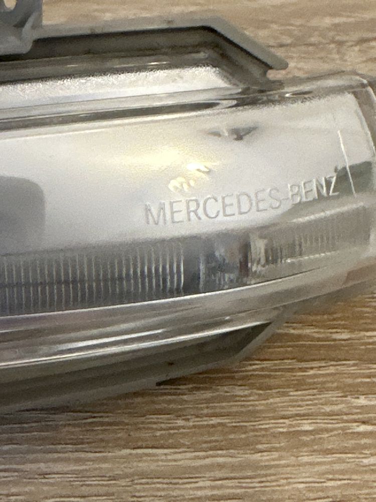 Mercedes C klasa W205 kierunkowskaz LED lusterka lewy Oryginał