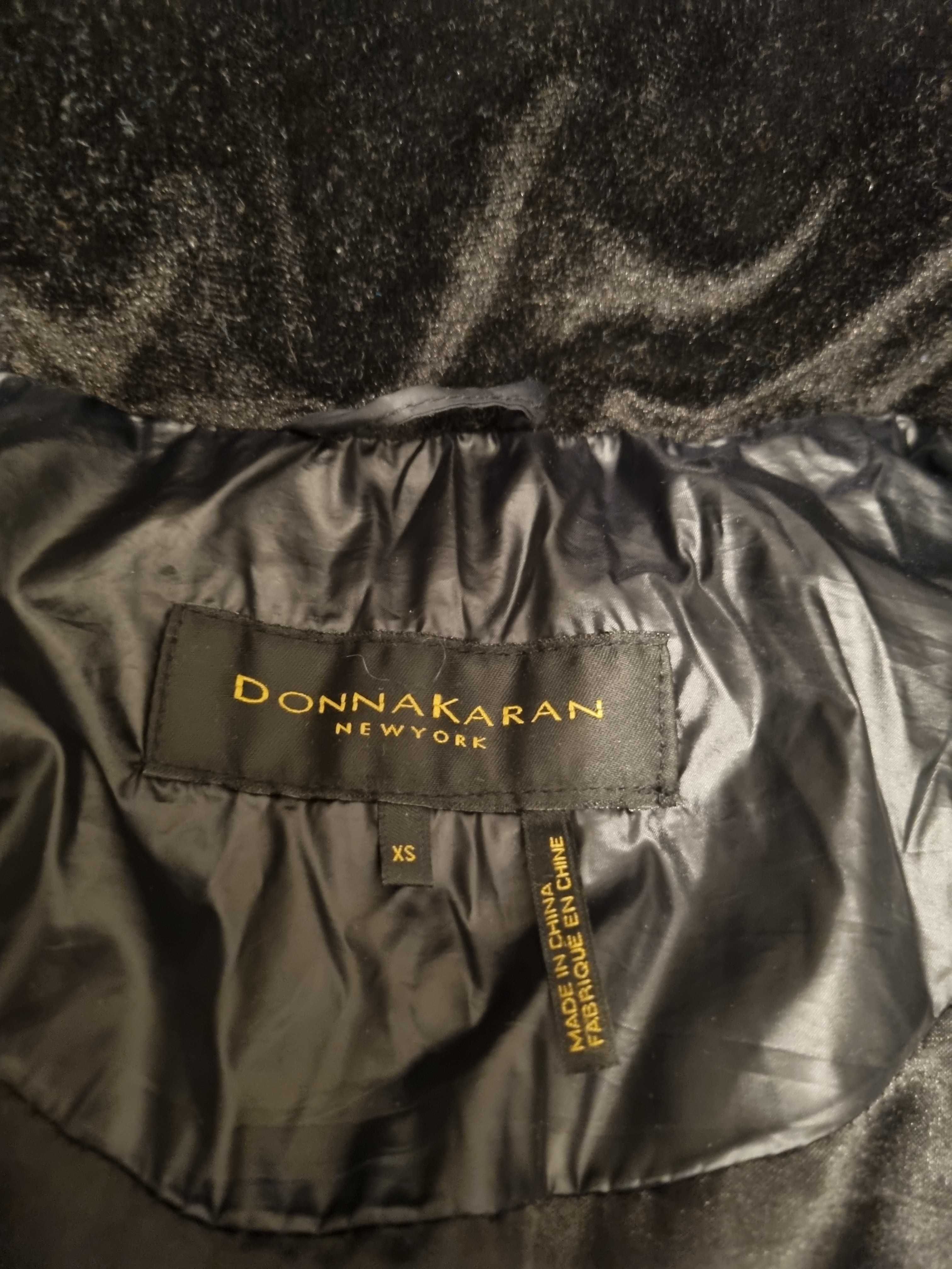 DKNY- czarna kurtka zimowa z kapturem odpinanym rozm . S