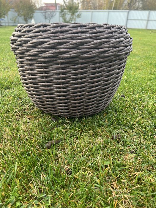 Кашпо з штучного ротангу 12 літрів, колір темнвше ніж на фото