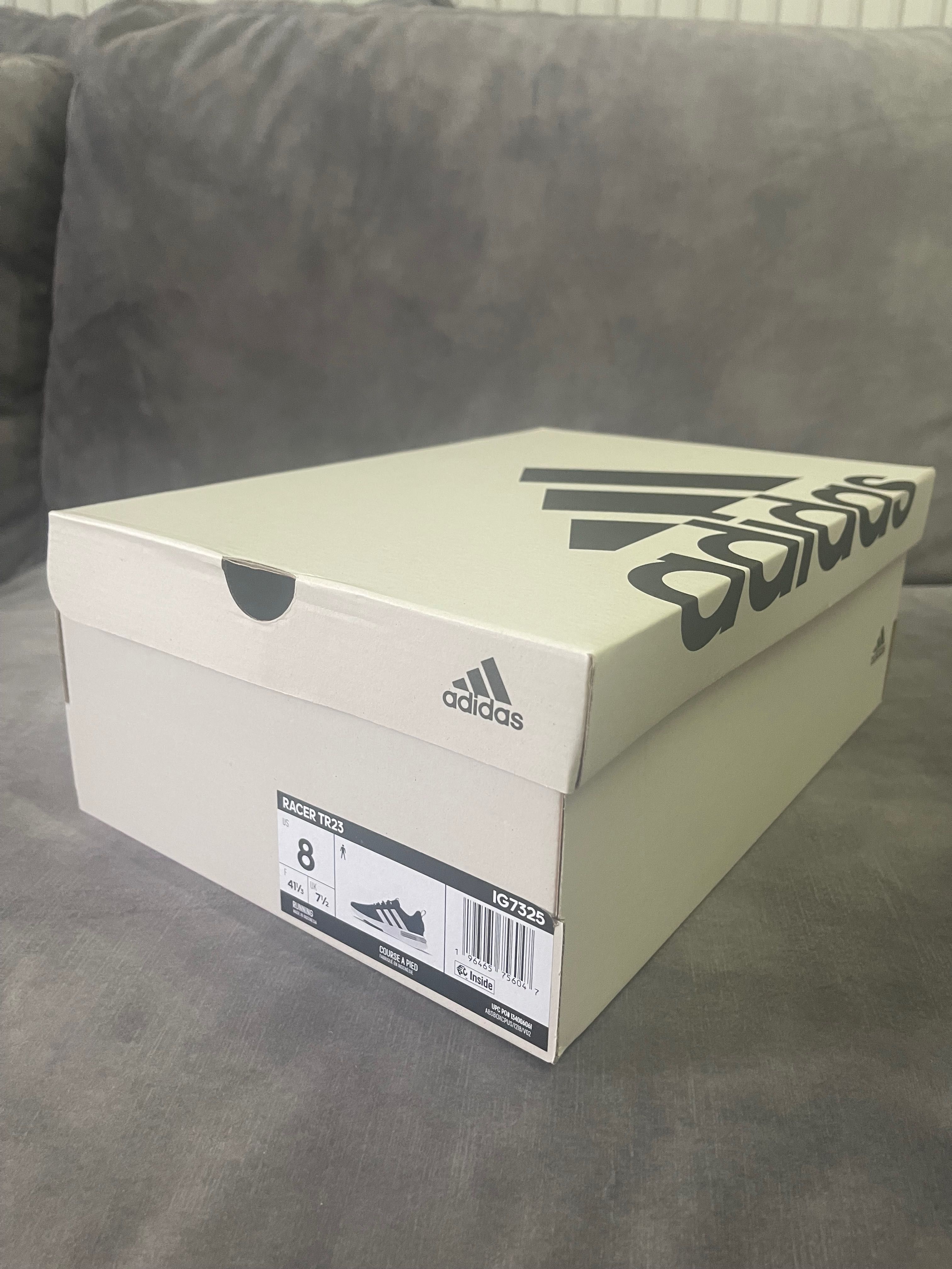 Продам кросівки Adidas Racer TR23