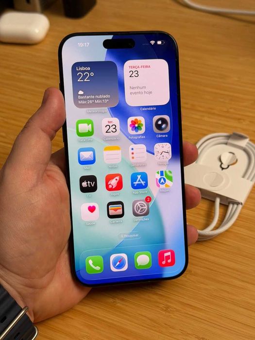 iPhone 16 Pro Max titânio preto, 256GB, bateria a 94%, com AppleCare+