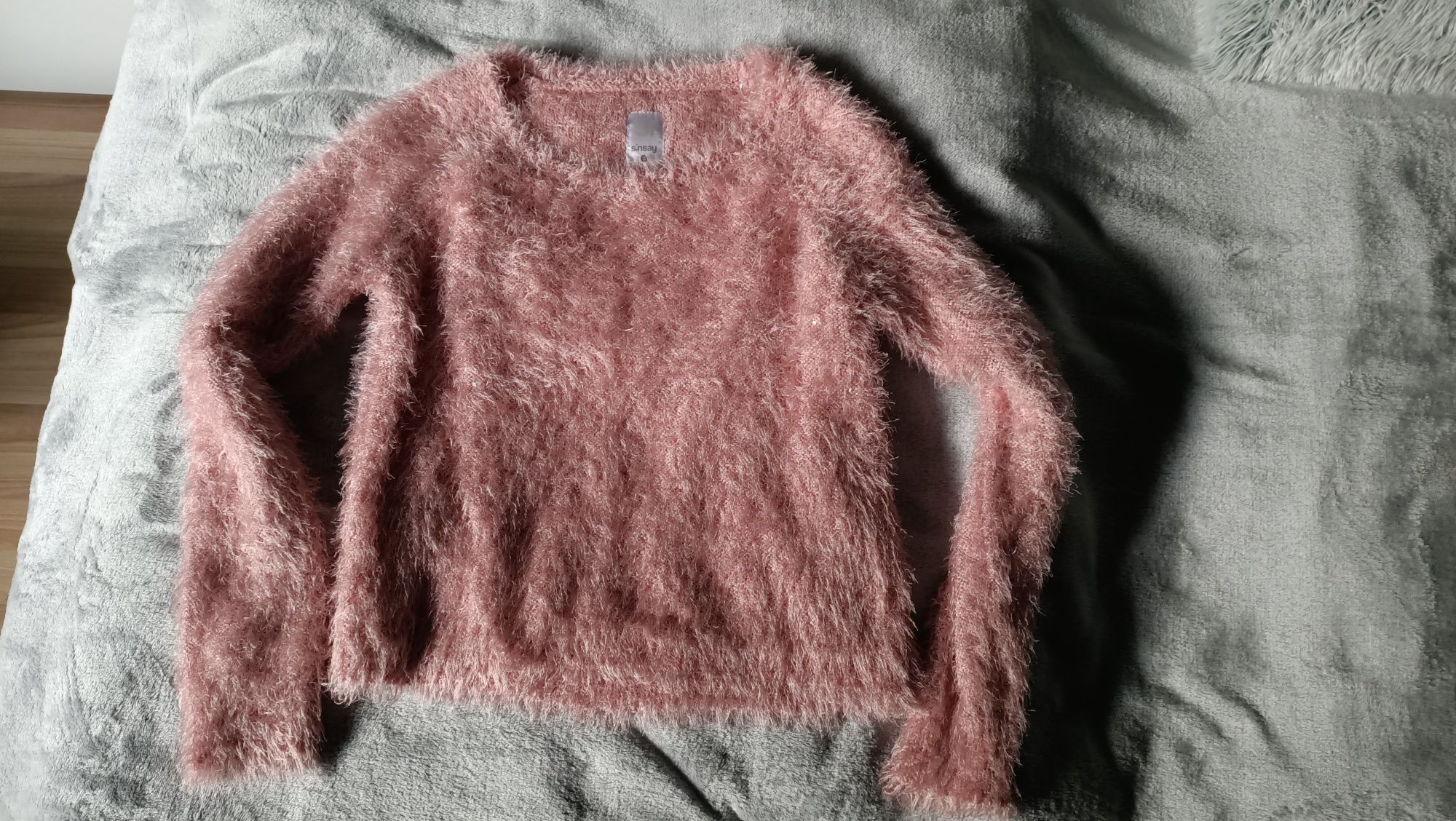 Sweter SWETEREK  różowy błyszczący Sinsay rozmiar 36