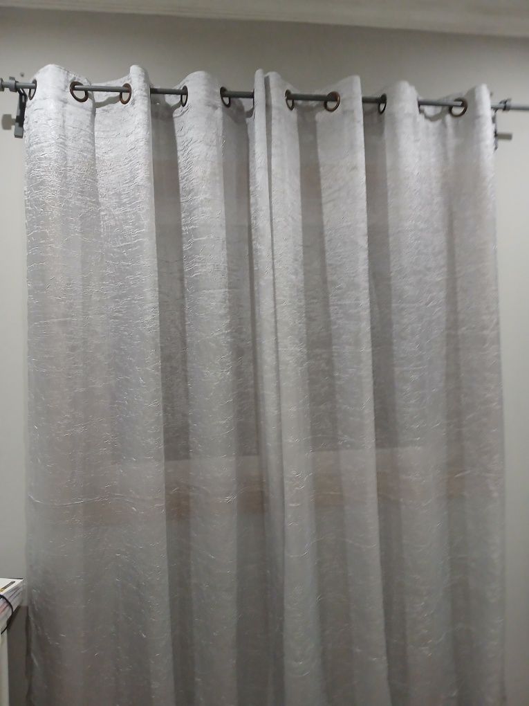 Cortinas a 5 euros cada, varias cores