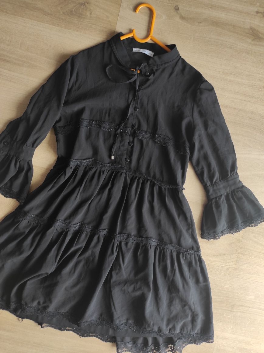 Czarna prosta sukienka falbany z długim rękawem selfieroom M 38