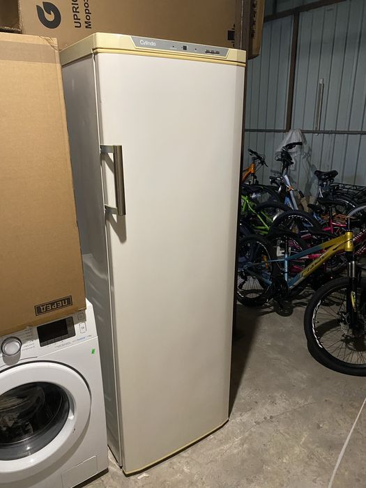 Продам морозильну камеру б/в з Швеції