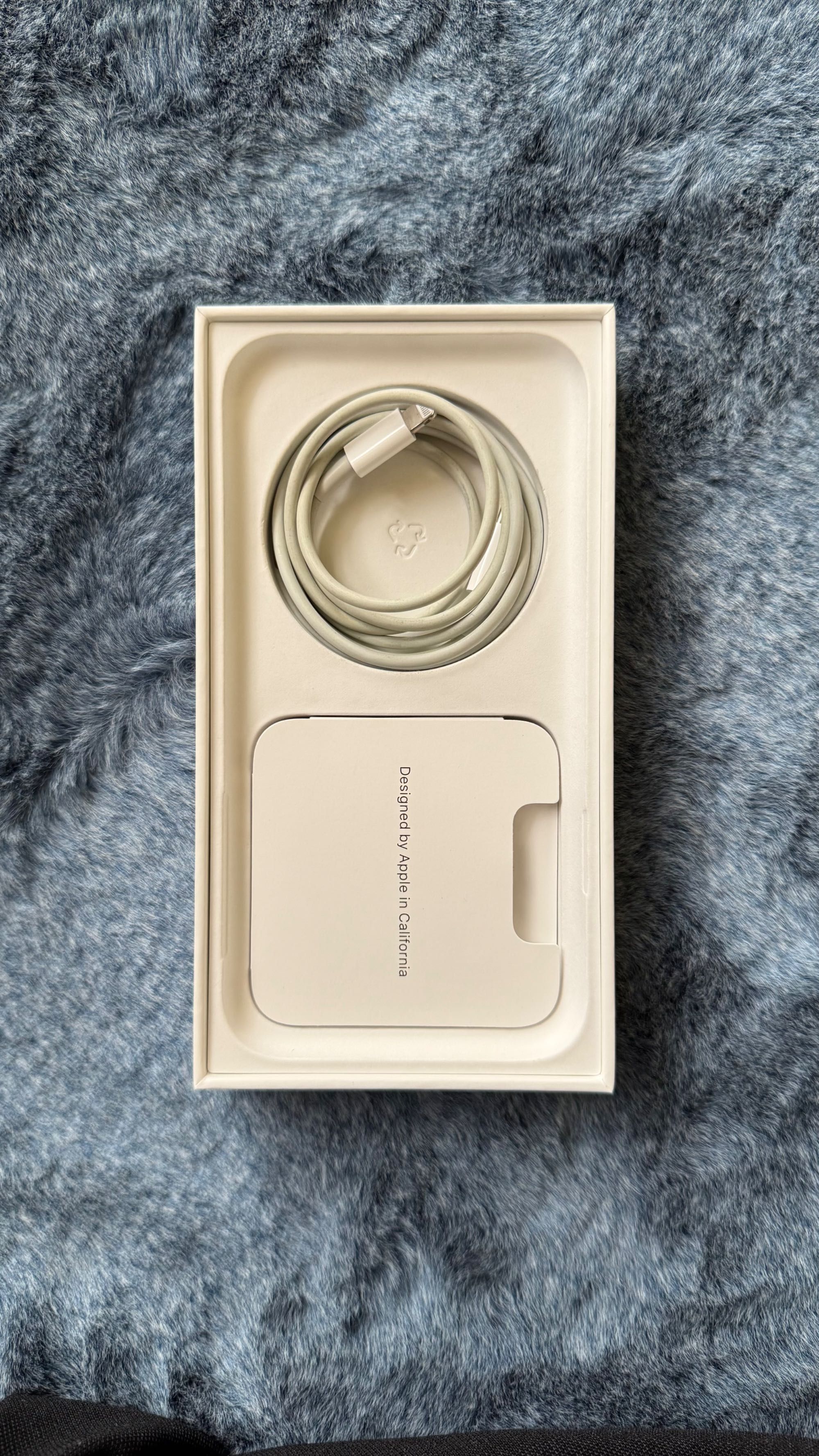 IPhone 11, 64 GB + etui