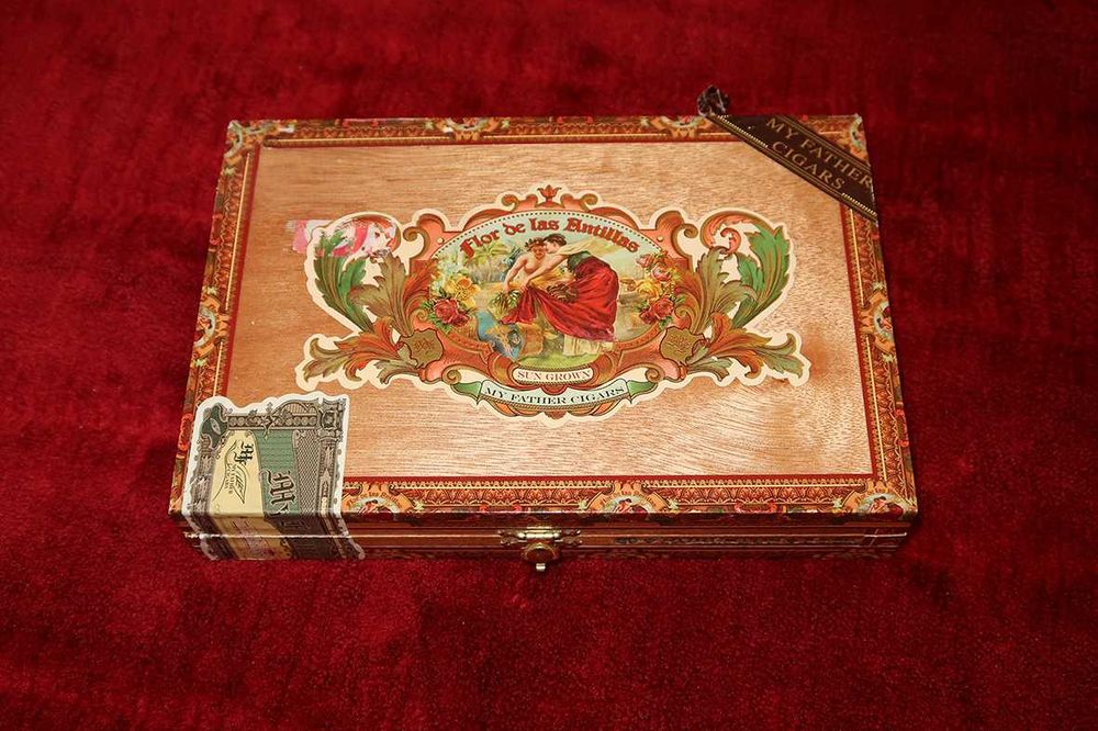 Caixa madeira antiga charutos cigarros artesanal
