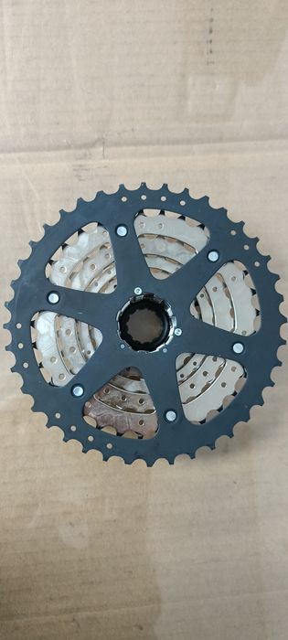 Kaseta Shimano CS-HG400-8 rzędowa..