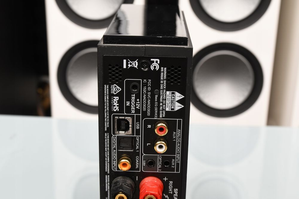 Nowoczesny wzmacniacz stereo NAD D3020 z DAC USB + pilot zestaw