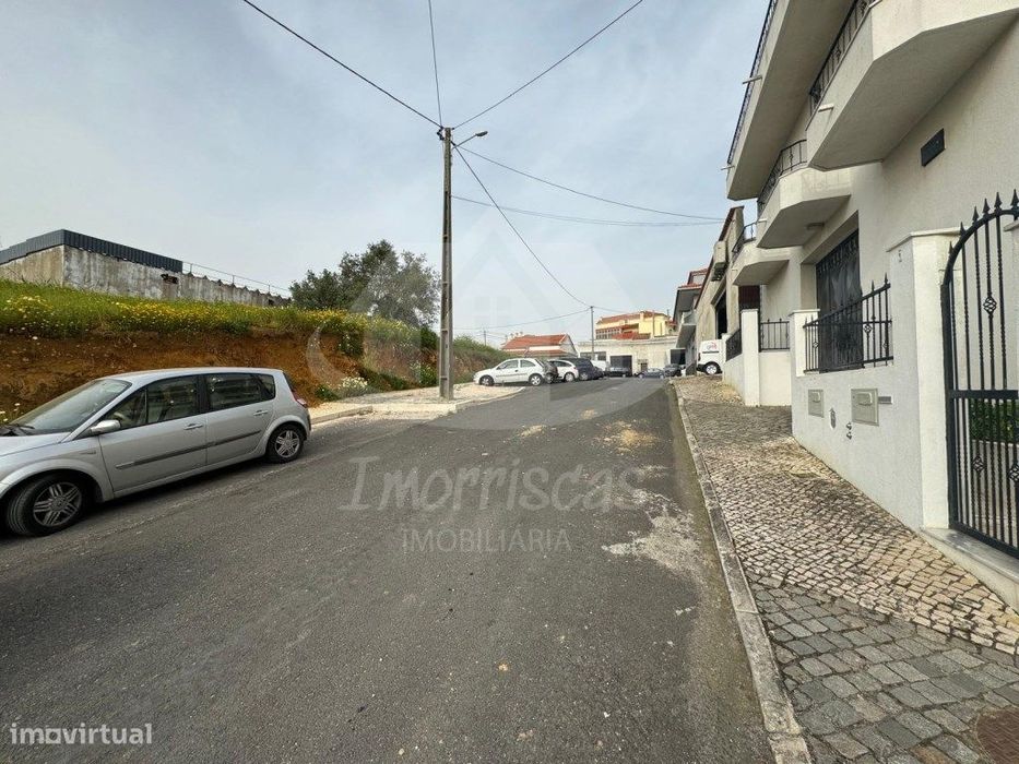 Terreno com 350 m² no Bairro da Bela Vista em Frielas