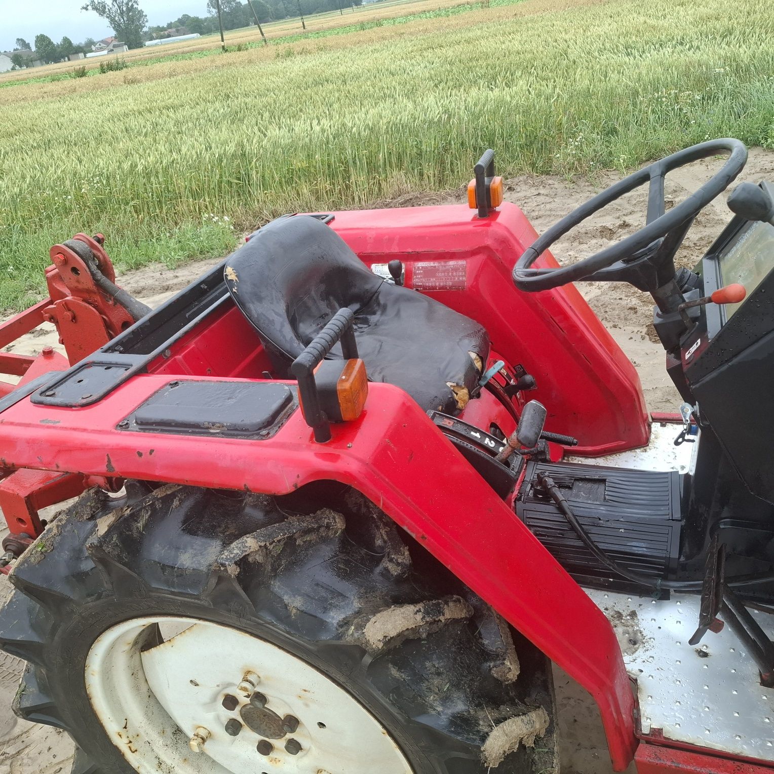 Mini traktor  japoński Yanmar FX 22 ładowacz plus plug