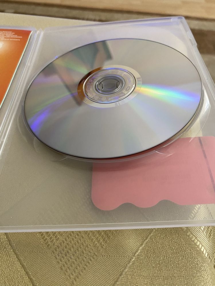 Windows 7 Home Premium 64-bit - naklejka lic na pudełku