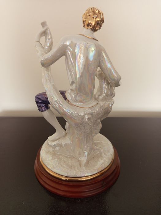 Estatueta com 0,28cm em ótimo estado