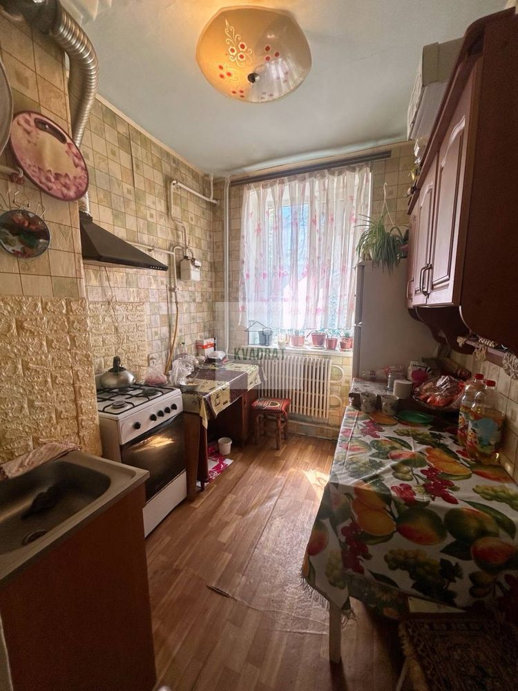 Продам 2-кімнатну квартиру біля делікатесів