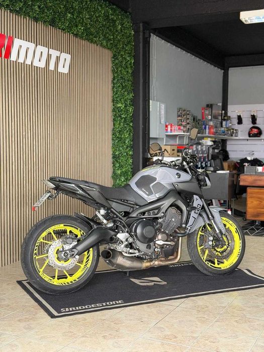 Yamaha MT-09 Night Fluo