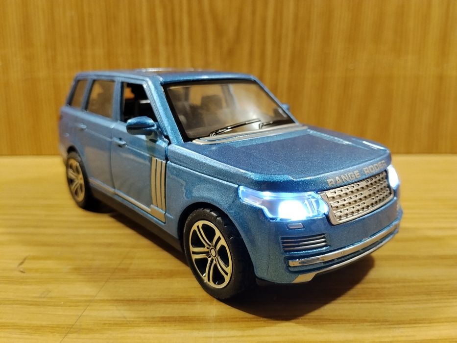 Модель машинка range rover  top model 1:32 металл, свет, звук, инерция