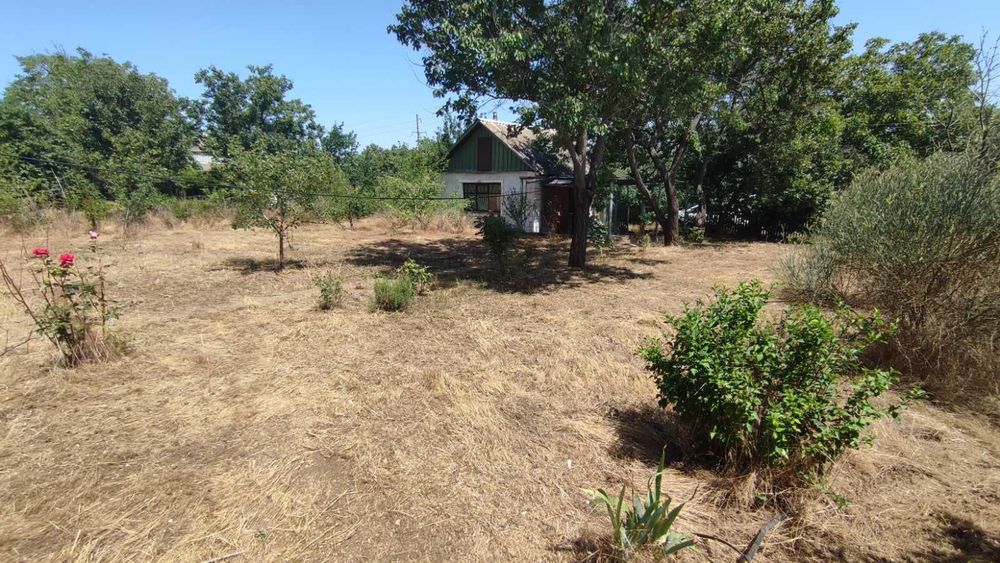 Продається дачний участок з будинком