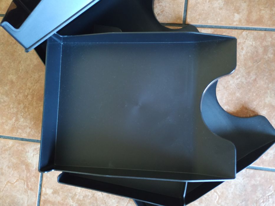 Tabuleiros para papéis - 9 tabuleiros por 12€.