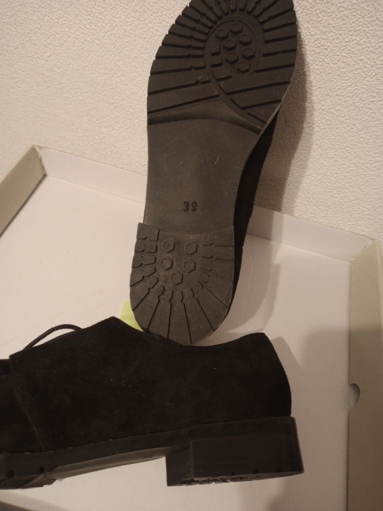 Фірмові замшеві туфлі ,Італія