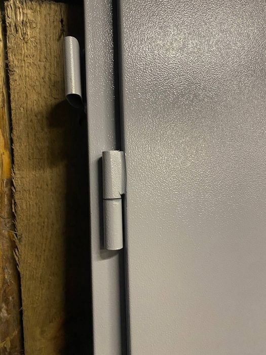 Доступно! Вхідні двері в технічні приміщення. Телефонуйте!