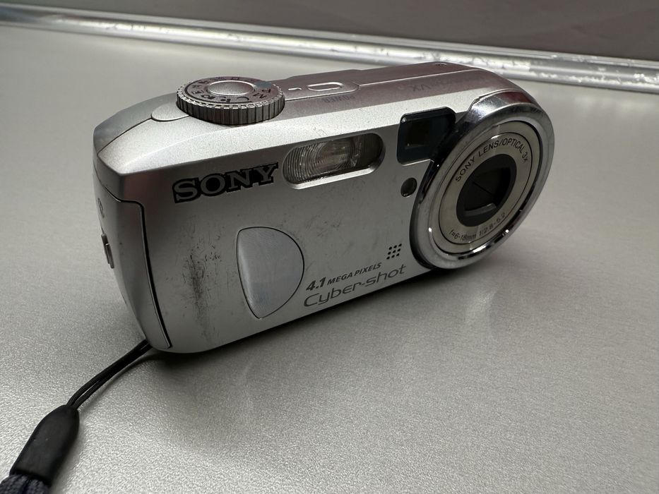 Aparat cyfrowy  Sony Cyber-Shot DSC-P73 4.1 MP 3x zoom
