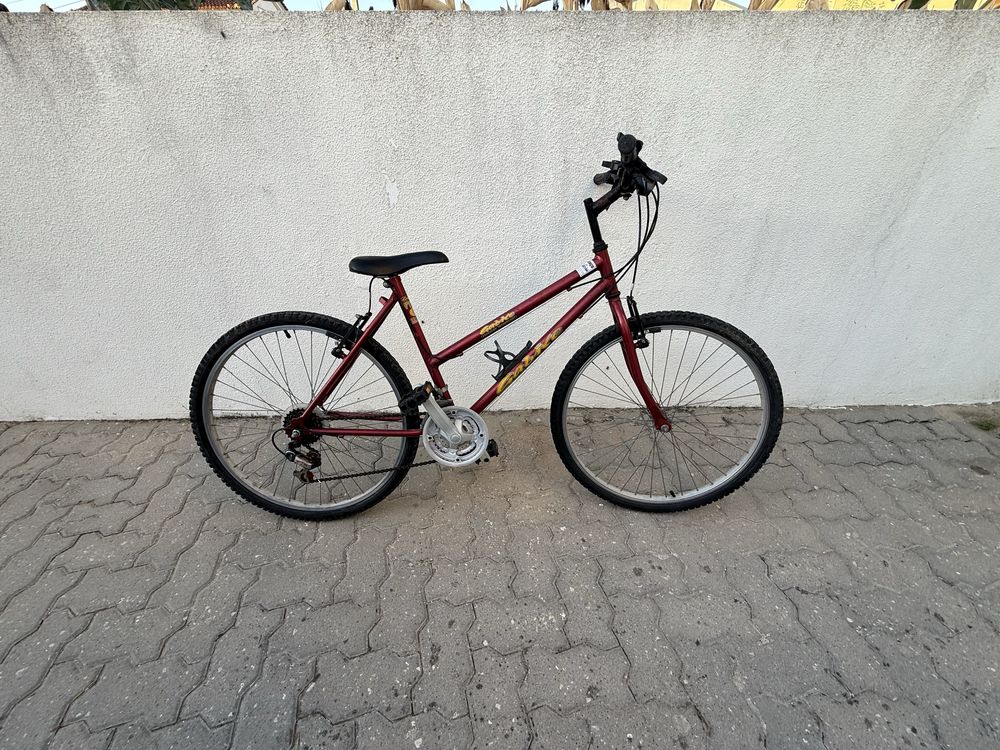 Vendo bicleta de senhora usada em bom estado.