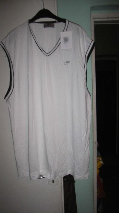 duża nowa koszulka bez rękawa z lamówką roz.4xl