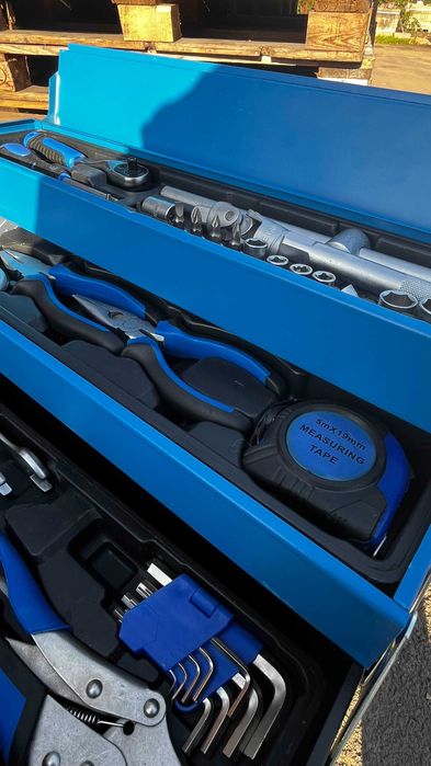 Zestaw Narzędzi Uniwersalny 85 el Klucze Szczypce Nasadki Skrzynka