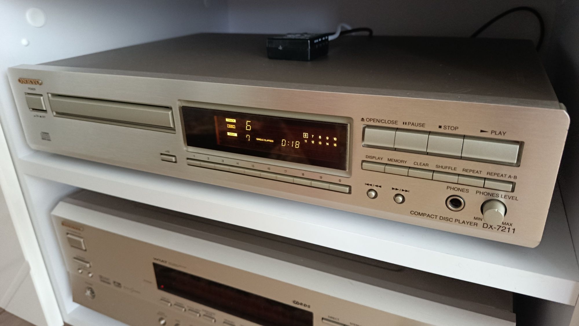 CD проигрыватель ONKYO DX-7211