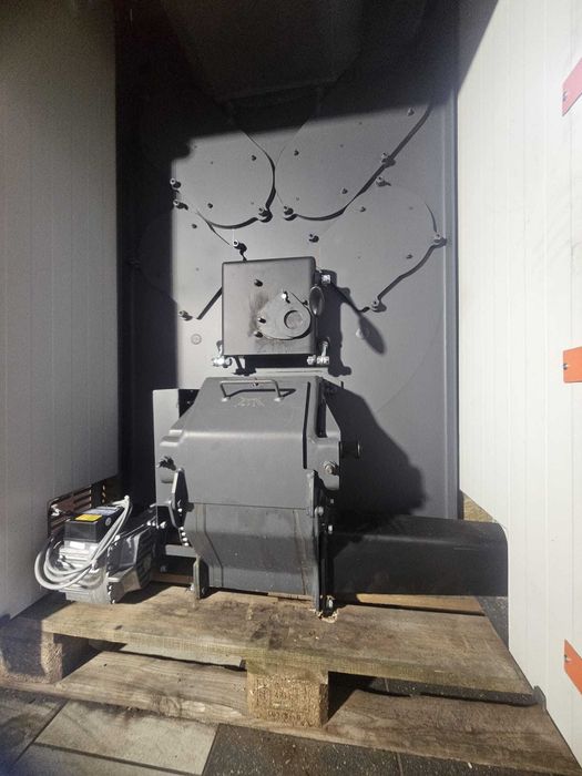 Piec na Trociny Zrębke Owies Pestka Wióra inne Biomasy Sypkie