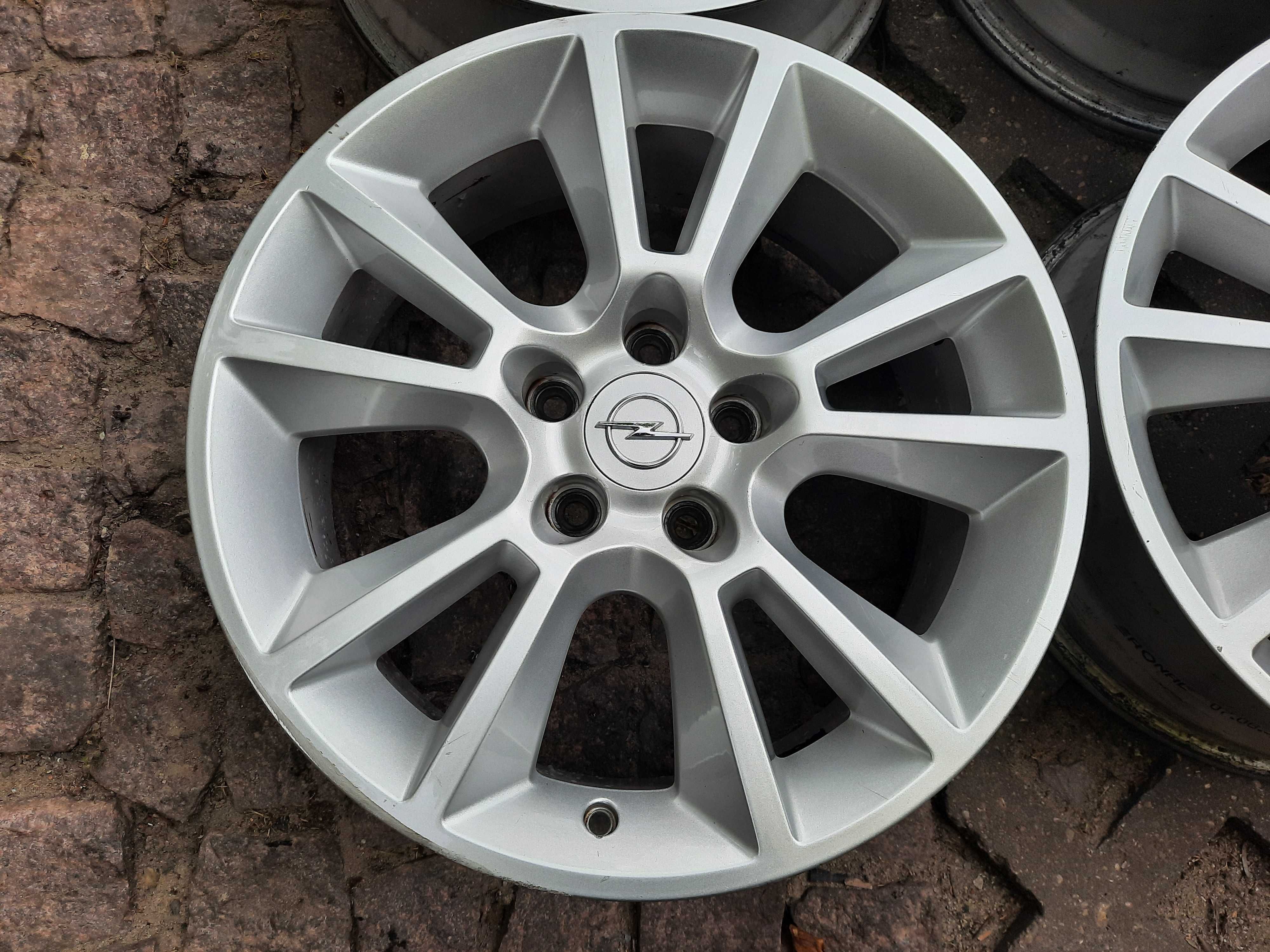 Oryginalne felgi aluminiowe OPEL 17" 5x110 Astra H Zafira B Meriva