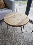 Elegancki stolik kawowy dębowy z metalowymi nogami, śr. 65 cm