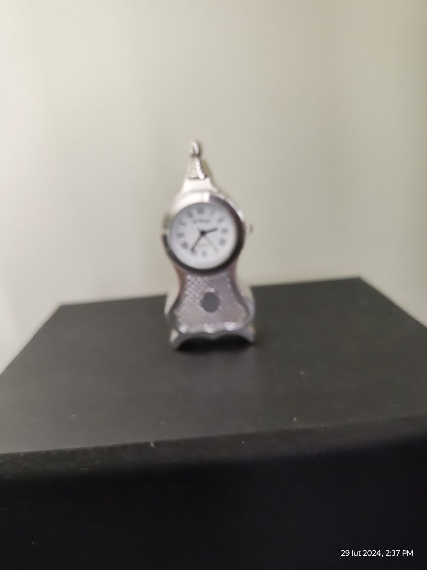 Zegarek stołowy Łe Temps
