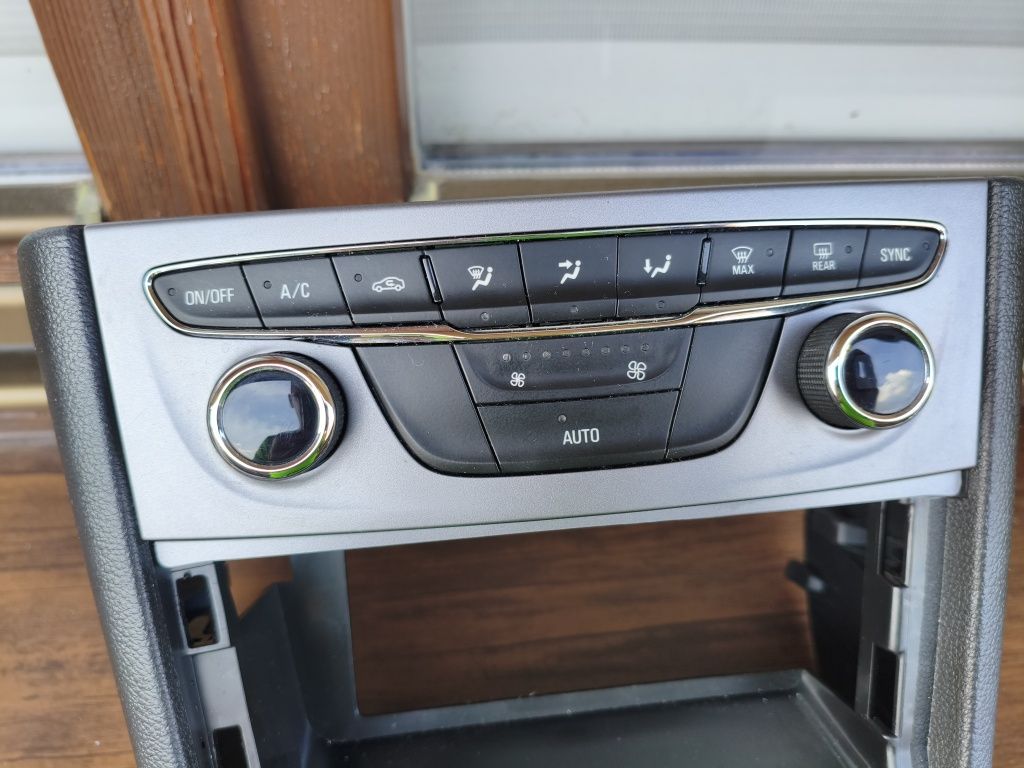 Panel nawiewu klimatyzacji tunelu środkowego Opel Astra K