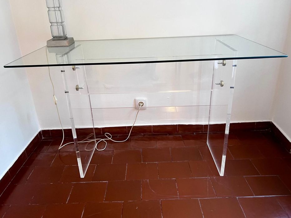 Mesa acrilico e vidro