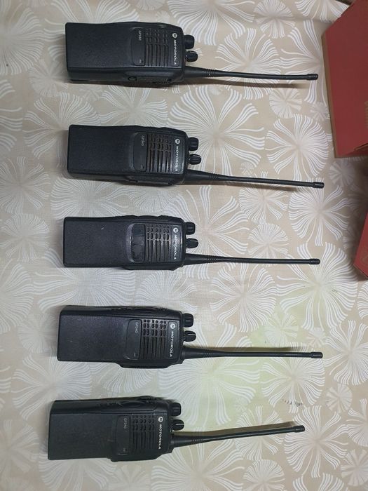 5 radios Motorola de UHF