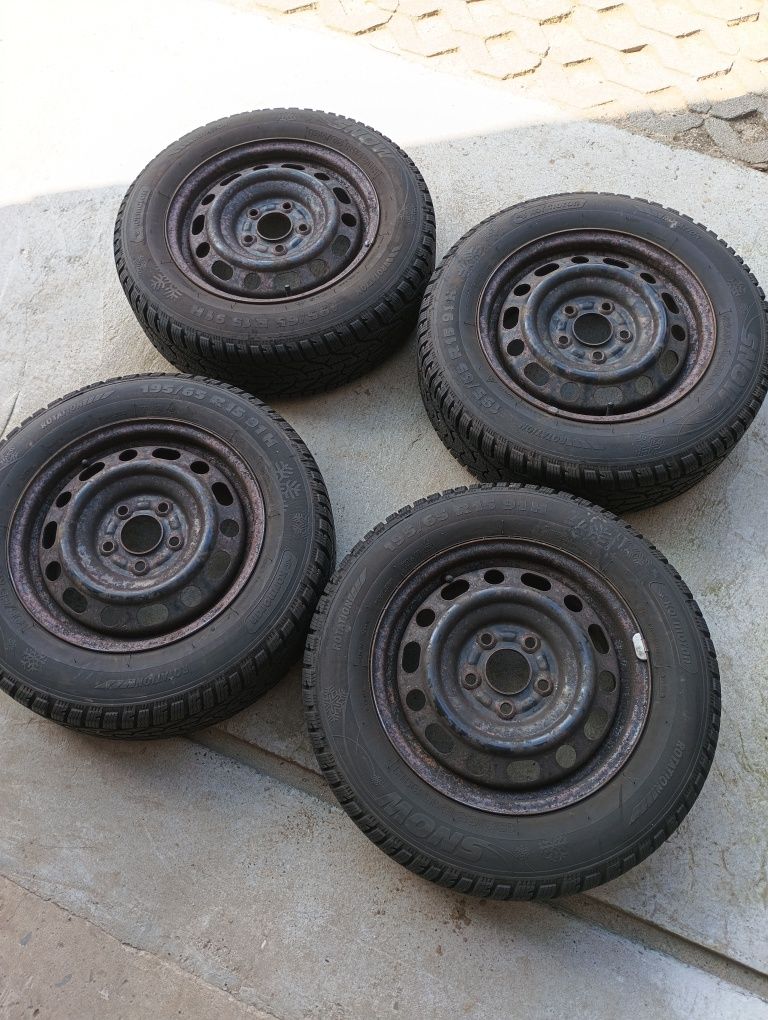 Opony zimowe z felgami 195/65 r15